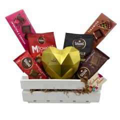 Słodka skrzynia z bilecikiem dla Mamy